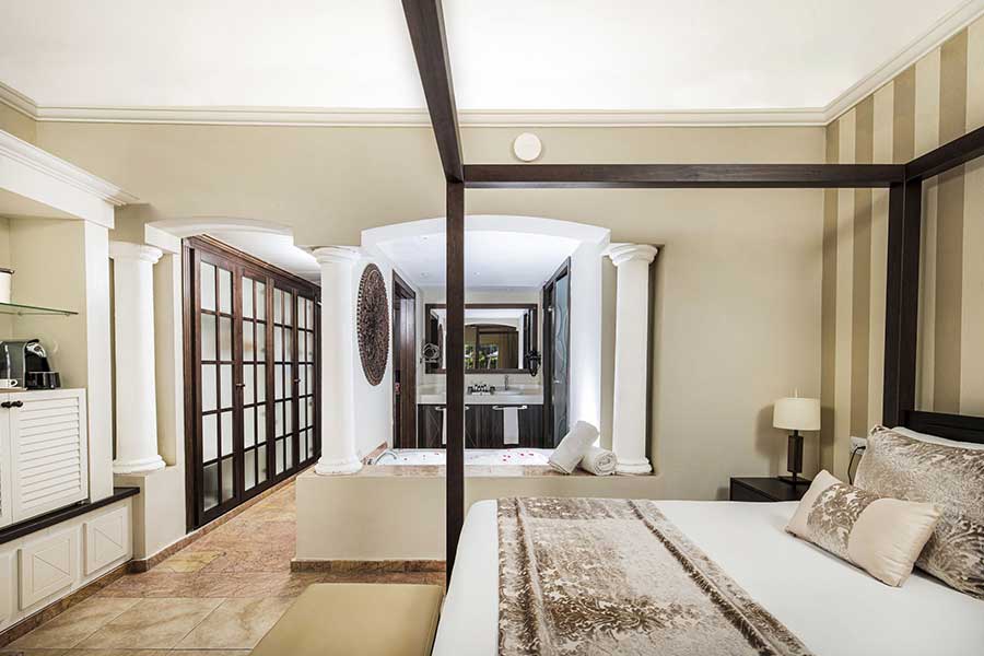 Espacios amplios en la Junior Suite swim-up