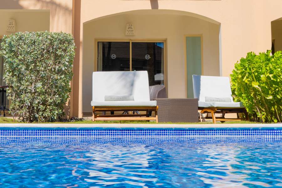 Hamacas y acceso directo a la piscina
