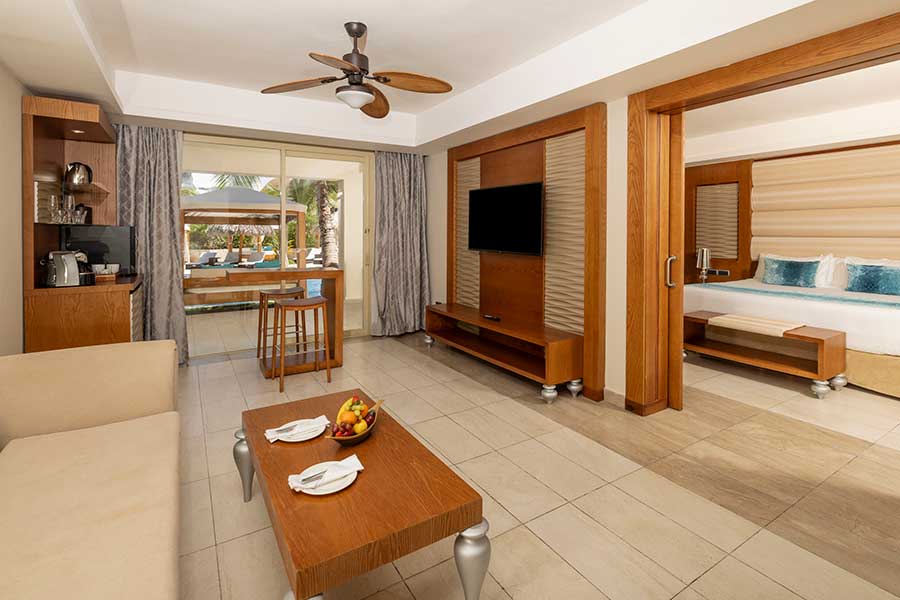 General view of the Swim-up Suite
