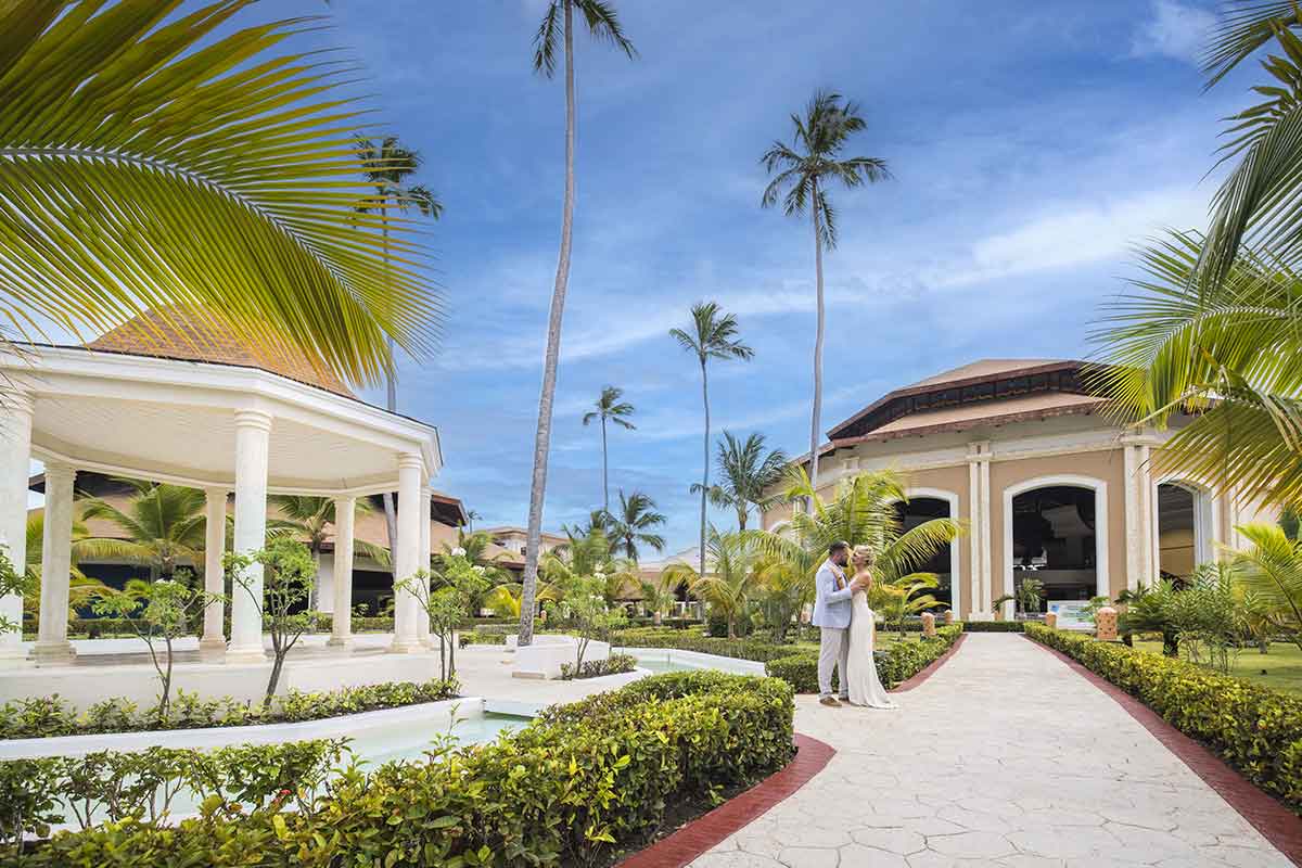 Jardines exteriores del Majestic Mirage Punta Cana - All Suites Resort