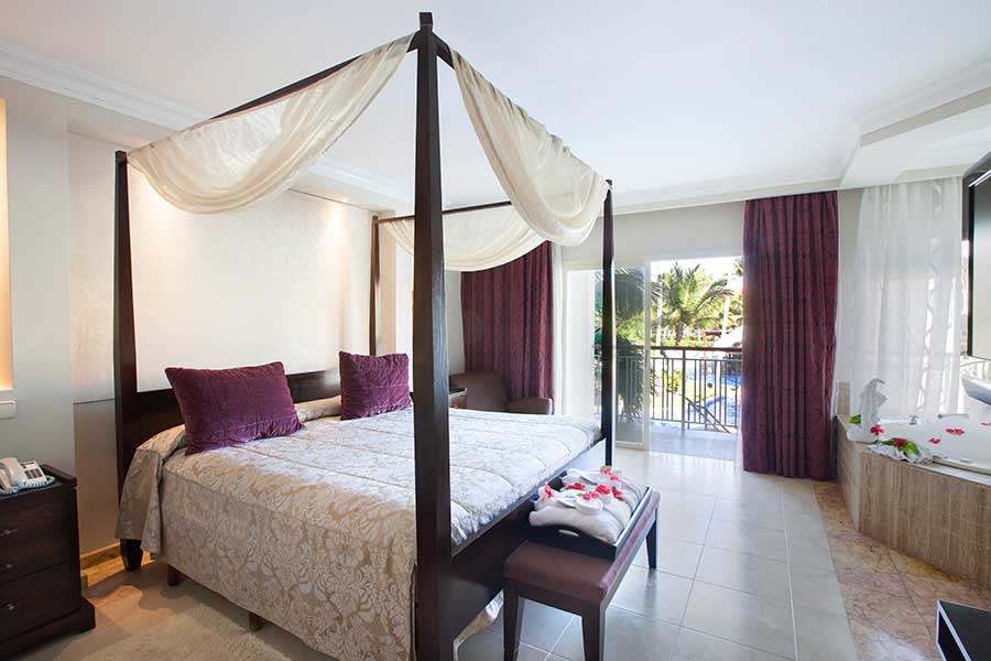 Vista general de la Junior Suite Outdoor jacuzzi 