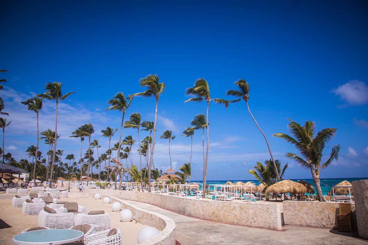 Instalaciones exteriores frente a la playa