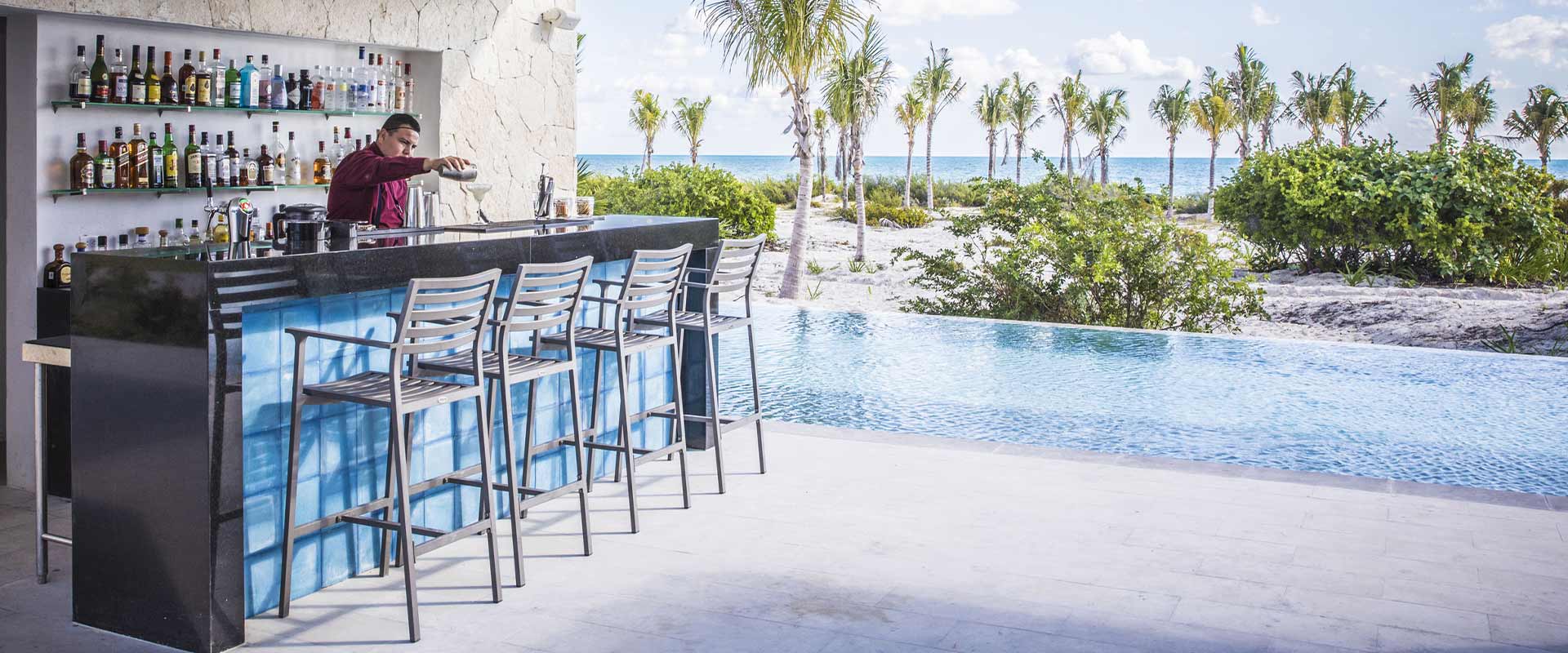 Exclusive bars for adults at Majestic Mirage Costa Mujeres