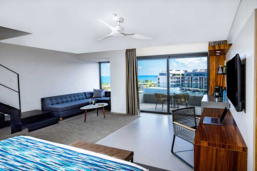 zona de estar y terraza elegance club plunge pool suite
