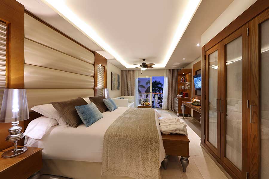 Vista general de la suite Sky View con gran cama