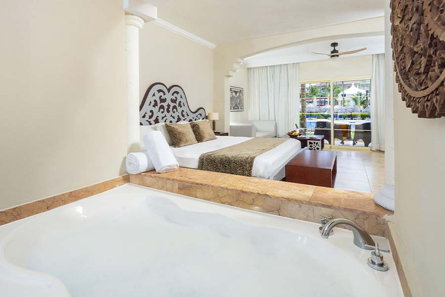 Jacuzzi en la habitación Junior Suite Swim-up