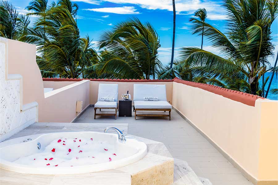 Jacuzzi exterior Junior Suite Ocean