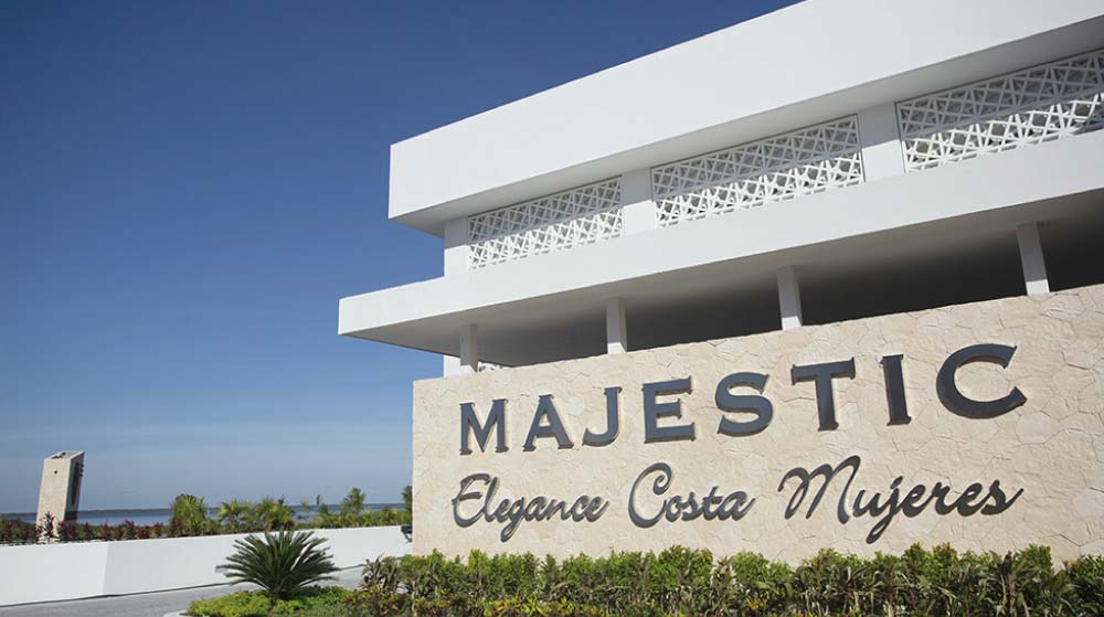 Fachada del Majestic Elegance Costa Mujeres 