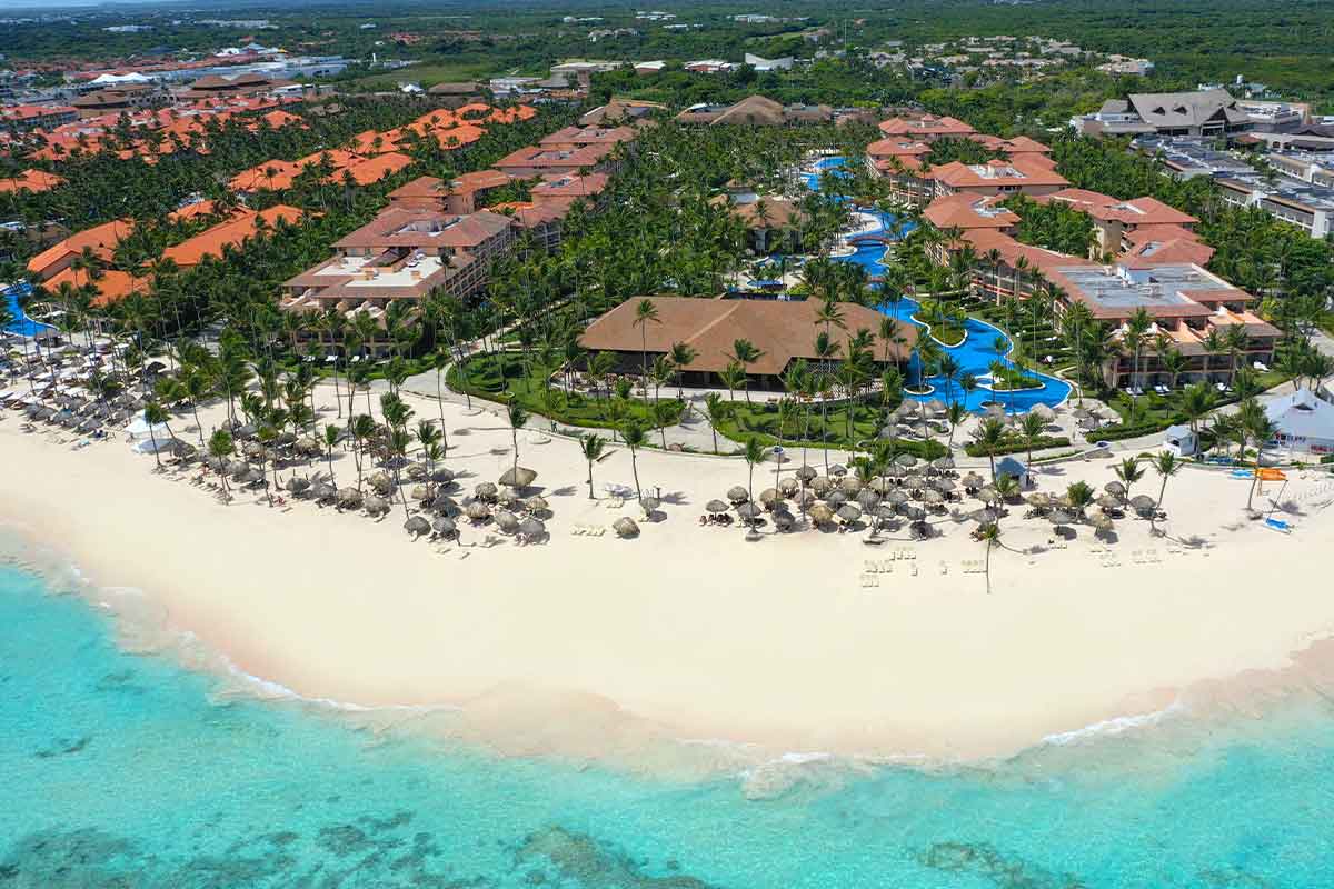 Vista aérea de la playa de Punta Cana frente al Hotel Majestic Colonial Punta Cana