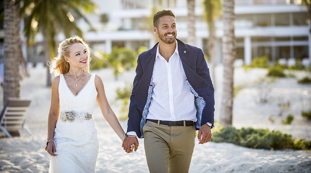 Pareja paseando por los alrededores del Resort  Majestic Elegance Costa Mujeres