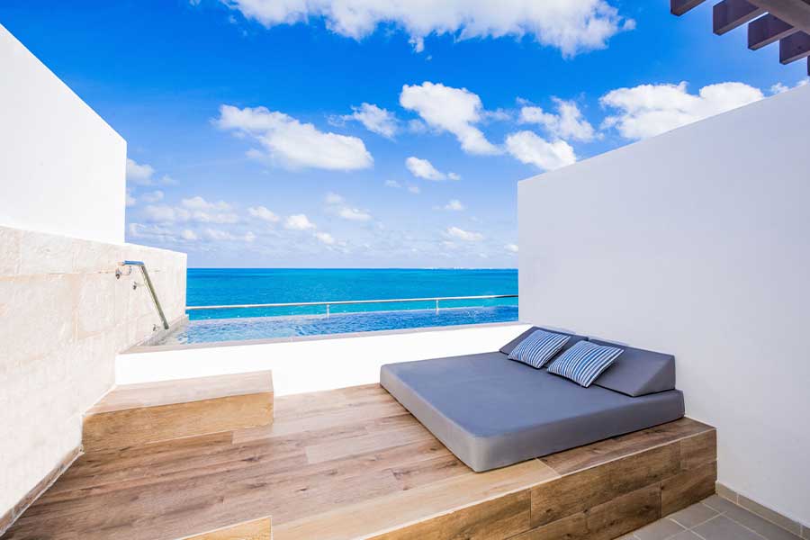 zona de relax frente a la playa elegance club plunge pool suite ocean front