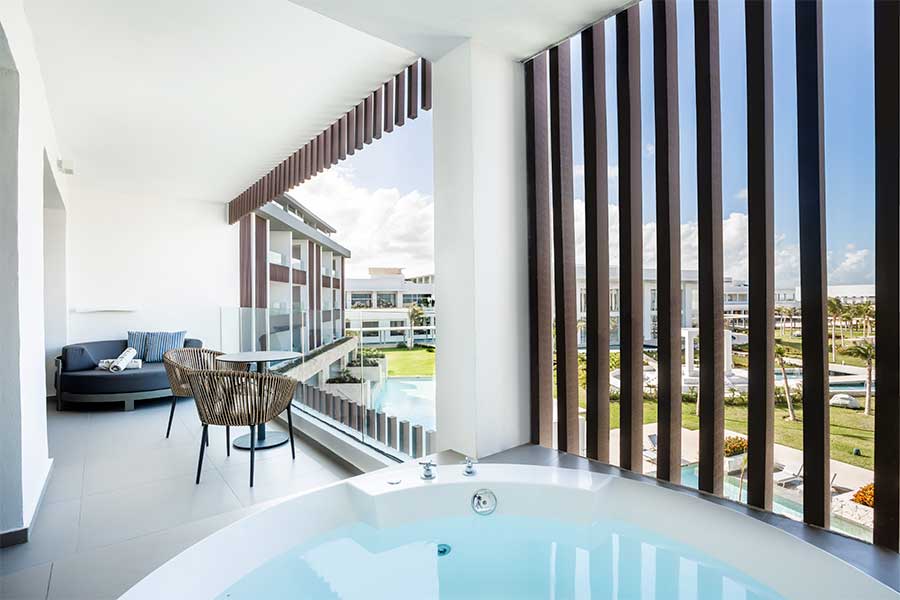 vistas desde terraza con jacuzzi one bebdroom suite outdoor jacuzzi