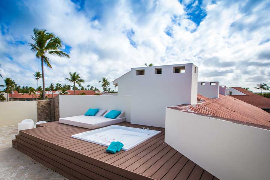 Espaciosa terraza con solarium y jacuzzi