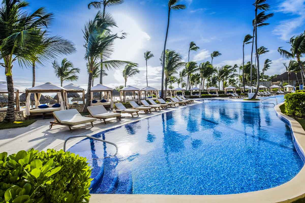 Vista general de la piscina del Majestic Elegance Punta Cana
