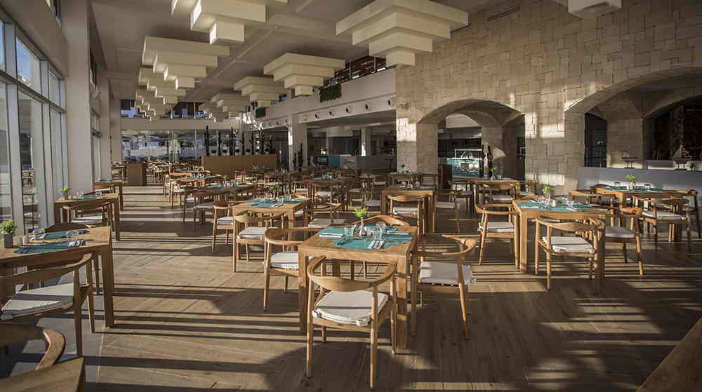 Vista del gran comedor restaurante del Majestic Elegance Costa Mujeres