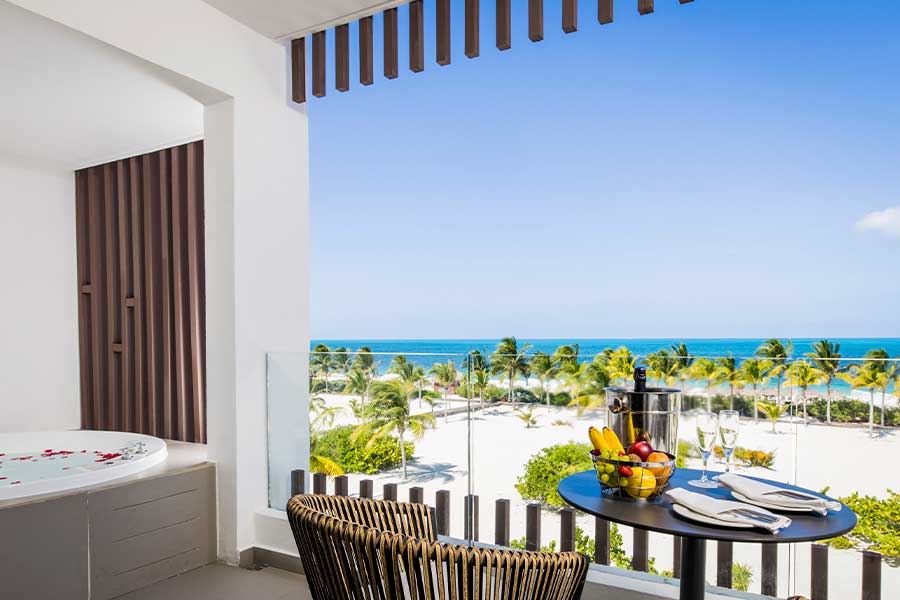terraza frente a la playa elegance club junior suite ocean front