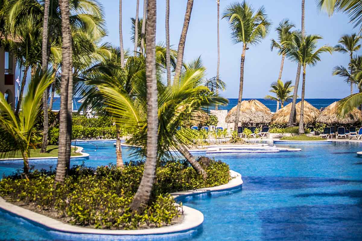 Vista general de la piscina en el Hotel Majestic Colonial Punta Cana