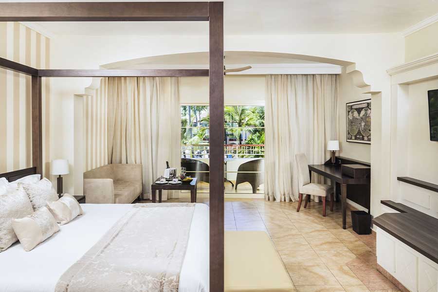 Vista general de la habitación Junior Suite con jacuzzi